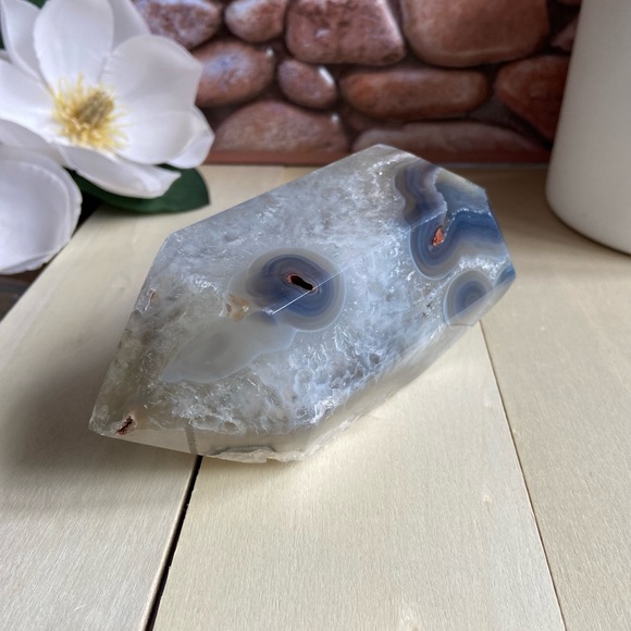 Large Double Terminated Agate Point with Druzy Pocket - Picture 4 of 8